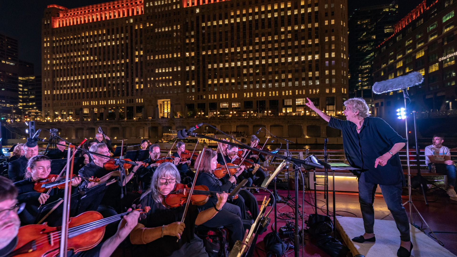 Dame Jane Glover conducts the MOB Chorus & Orchestra on the Chicago River